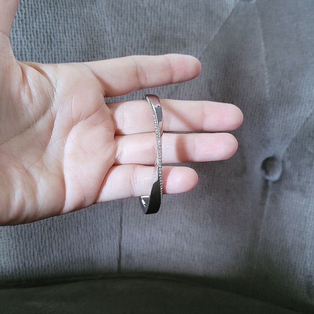 Kate Spade♠️ Silver🤍 "Do the Twist"🔀 Bangle Bracelet - NWT - Picture 14 of 15